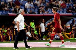 Mourinho chê Zaniolo không biết ngã kiếm pen 